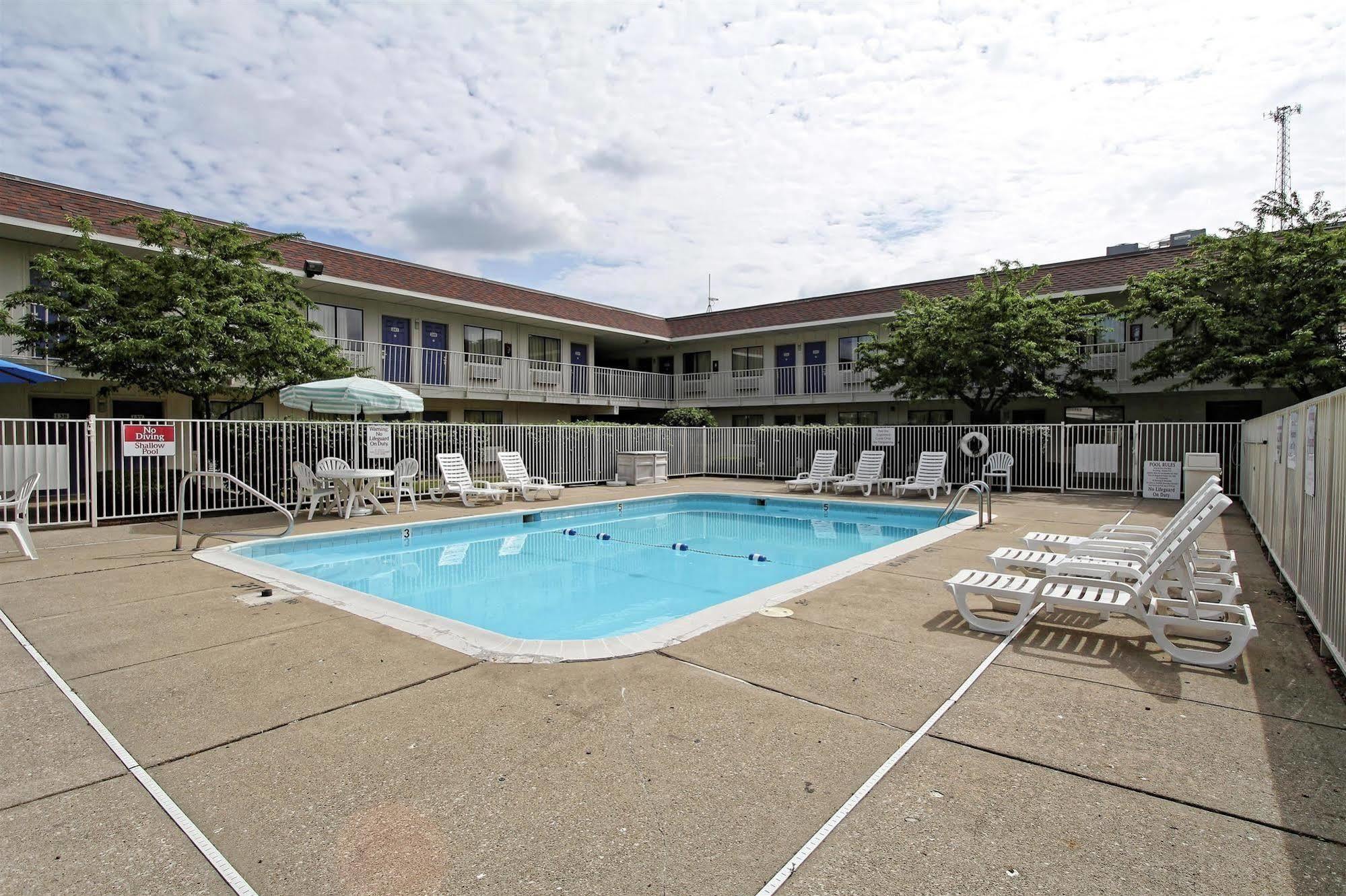 Motel 6-Amherst, Oh - Cleveland West - Lorain Exterior photo